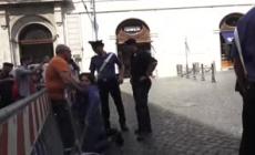 UG, blitz a Montecitorio: attivisti portati via dalle Forze dell'Ordine