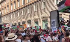 Roma Pride, bandiere della Palestina e 5 minuti di silenzio simbolico