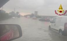 Maltempo, soccorsi al lavoro a Modena. Comuni: "Evitare gli spostamenti"