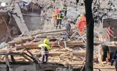 Droni e missili sull'Ucraina, si scava tra le macerie a Kiev