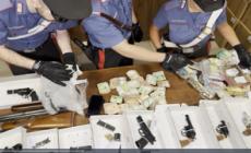 Roma, madre e figlio arrestati per possesso di droga e armi. Lei faceva la badante