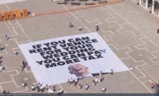Nozze Bezos a Venezia, maxi-striscione degli attivisti in piazza S. Marco