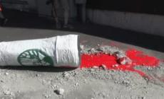 Milano Pride 2025, vernice rossa su Starbucks: "Free Palestine"