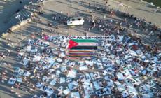 Flash mob a Napoli, corpi distesi in memoria delle vittime di Gaza