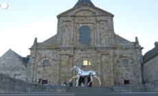Parigi 2024, il cavallo Zeus "atterra" a Mont Saint-Michel