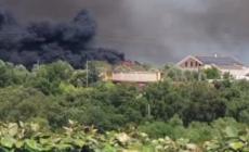Fiamme alle porte di&nbsp;Carbonia, evacuati case e un campo rom