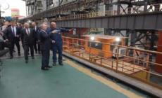 Putin visita un'acciaieria russa negli Urali