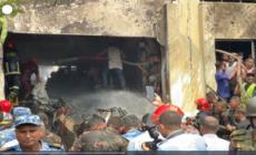 Bangladesh, aereo militare si schianta su una scuola: almeno 16 morti
