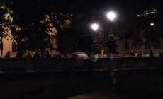 Roma, tifosi giallorossi festeggiano con bandiere della Palestina