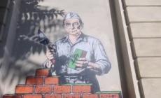 Beppe Sala "si mura" nel nuovo murale di aleXsandro Palombo