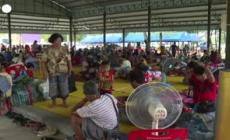 Thailandia, civili si rifugiano in un tempio mentre continuano scontri con Cambogia
