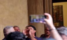 Strage Bologna, contestatore alla ministra Bernini: "fu una strage per mano fascista"