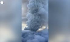 Un vulcano russo dormiente erutta per la prima volta in 450 anni