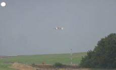 Regno Unito, un aereo fatica ad atterrare a causa della tempesta Floris