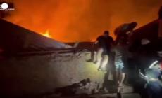 Ucraina, le squadre di emergenza al lavoro dopo un attacco notturno russo sulla citta' di Okhtyrka