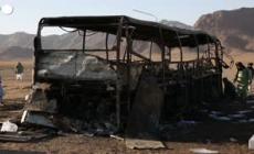 Afghanistan, bus a fuoco dopo un incidente: almeno 78&nbsp;i morti