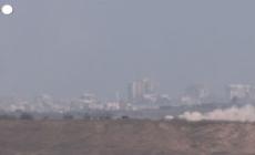 Fumo si alza al confine di Gaza mentre l'IDF intensifica le operazioni militari