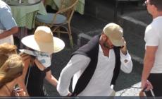 David e Victoria Beckham a passeggio per le vie di Capri