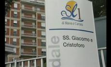 Un paziente ruba l'arma a un vigilante: panico al pronto soccorso di Massa. E su Facebook arrivano minacce a due dottoresse 