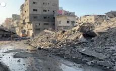 Gaza City, macerie si aggiungono a macerie dopo i raid israeliani