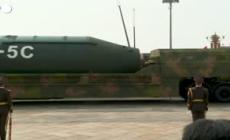 Pechino mostra droni, missili e armi laser in una maxi parata militare