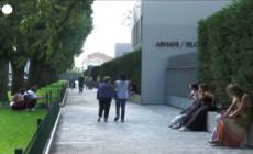 Armani Teatro, il saluto della gente dopo la morte dello stilista italiano