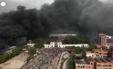 Nepal, fuoco e fiamme: edifici governativi incendiati dai manifestanti