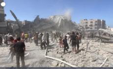 Gaza City, l'Esercito israeliano abbatte anche la torre Al-Kawthar