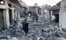Gaza City, macerie su macerie dopo la nuova notte di raid israeliani