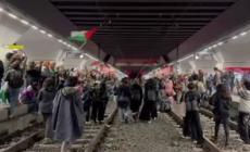 Torino, corteo pro-Palestina blocca i binari di Porta Susa