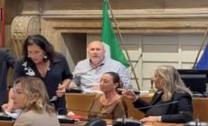 Terni, il sindaco Bandecchi contestato per le posizioni su Gaza
