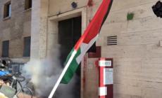 Roma, corteo pro-Pal alla Sapienza: petardi davanti al Rettorato