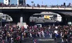 Genova, corteo partito dal porto e diretto a piazza De Ferrari