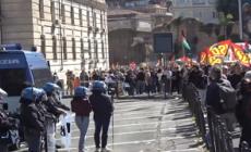 Flotilla, Roma: insulti a Salvini e uova contro la polizia