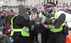 Londra, oltre mille manifestanti filopalestinesi riuniti dopo l'attacco alla sinagoga