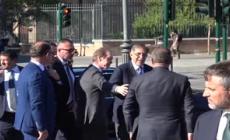 La Russa rende omaggio alla statua di Wojtyla: "Scritta ignobile"