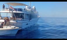 Fiamme su uno yacht: messe in salvo 16 persone ad Agropoli