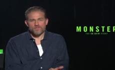 Charlie Hunnam e' Ed Gein nella serie Netflix "Monster"
