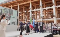Si chiude l'Expo al Padiglione Italia, le torce olimpiche consegnate a Kostner e Caironi
