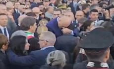 Esplosione nel Veronese, abbracci al figlio di Dapra' dopo i funerali dei carabinieri
