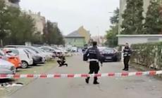 Milano, donna ferita al volto con un coltello: i rilievi sul posto