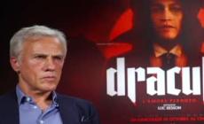 "Dracula - L'amore perduto", Christoph Waltz nei panni di un sacerdote acchiappa vampiri