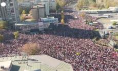 La Serbia ricorda le vittime del crollo in stazione, migliaia a Novi Sad