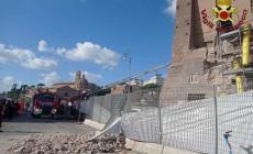 Crollo ai Fori Imperiali, in salvo l'operaio che era rimasto sotto le macerie. Si indaga per disastro colposo 