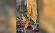 Crollo ai Fori, i Vigili del fuoco estraggono i detriti