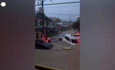 Strade come fiumi, il tifone Kalmaegi si abbatte sulle Filippine