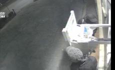 Roma, tre arresti per rapine ai bancomat con la tecnica del "jackpotting"