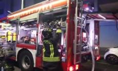 Incendio in un palazzo di 7 piani a Milano, morta una donna