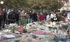 Parigi, candele e preghiere: la commemorazione dieci anni dopo gli attacchi terroristici