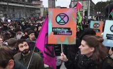 A Torino studenti in piazza, 'oggi una spallata al governo'